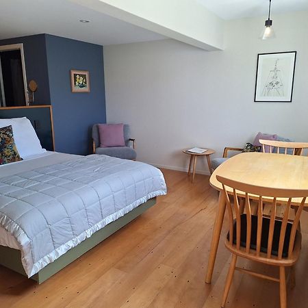 Kowhai Studio -Private Opposite Golf Course In Central Уанака Екстериор снимка