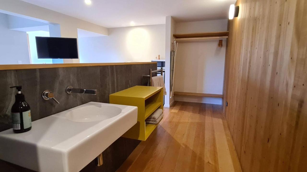 Kowhai Studio -Private Opposite Golf Course In Central Уанака Екстериор снимка